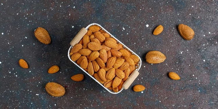 Cilt Sağlığı: Daha Genç Görünmenizi Sağlayacak 11 Besin 49 Badem ve Cilt Sağlığı